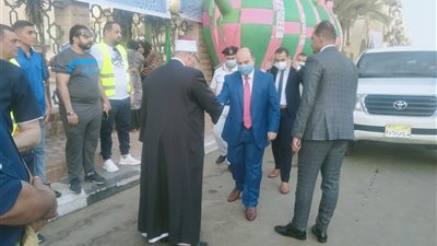 محافظ بورسعيد يؤدي صلاة عيد الأضحى بمسجد لهيطة (صور)