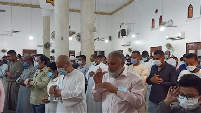 المئات يؤدون صلاة عيد الأضحى في مسجد النجدة بقنا