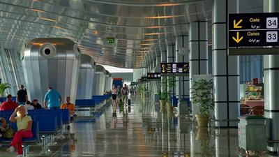 مدير مطار الغردقة.. يكشف إجراءات ضد كورونا ومعدلات الإقبال السياحي