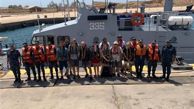 القوات البحرية تنقذ يخت شراعى سويسري يستقله 10 سائحين