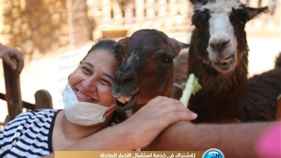 كيف احتفل المصريون بالعيد في حديقة الحيوان؟ (صور)