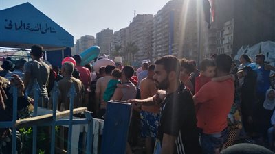 لتجاوزهم نسب الإشغال.. توقيع غرامات على 12 من مستأجري الشواطئ بالإسكندرية 