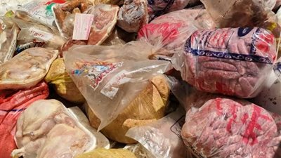 قبل بيعها داخل مطعم مأكولات.. العثور على 2.5 طن لحوم فاسدة بالجيزة