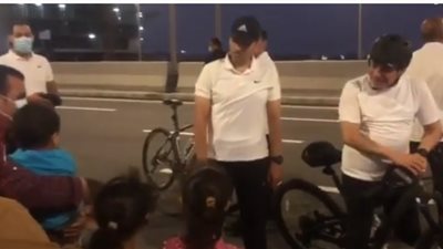 شاهد.. السيسي يحاور رب أسرة في العلمين: 