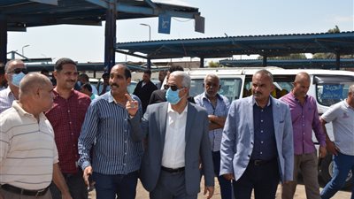 بعد زيادة أسعار الوقود.. محافظ بني سويف يكلف السكرتير المساعد بمتابعة تعريفة الركوب (صور)