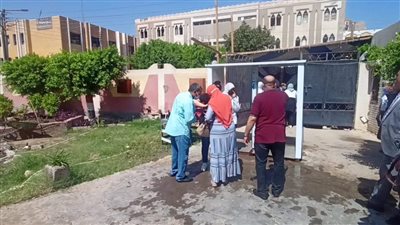 توافد طلاب الثانوية على لجان المنيا لأداء امتحان الفيزياء