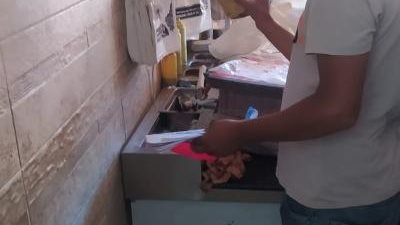 غلق محلات وإعدام أغذية فاسدة في حملة صحية بالدقهلية 