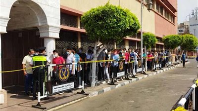 محافظ بورسعيد يتلقى تقريرا عن سير امتحان 