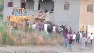 إنقلاب توكتوك بـ 6 مواطنين في الفيوم.. والأهالي تتدخل   