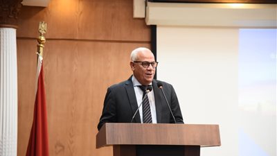 محافظ بورسعيد يعقد اجتماعا للبت في طلبات التصالح بمخالفات البناء (صور)  