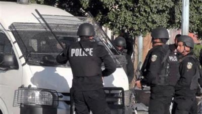 تونس: المتظاهرون يشعلون النيران في مقر حزب النهضة