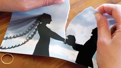 زوجة أمام المحكمة: 