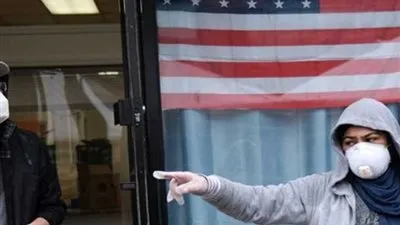 أمريكا تعيد فرض الكمامة في الأماكن 