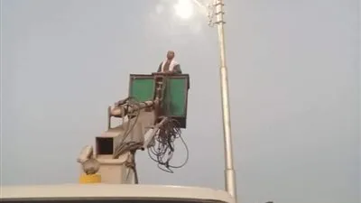  صيانة وتركيب 52 كشاف إنارة بقرى مركز المنيا 