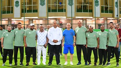 محمد مصيلحى يجتمع بقطاع الناشئين فى وجود حسام حسن