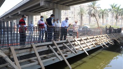 محافظ الجيزة يتفقد طريق المريوطية وكباري المشاة على الترعة 