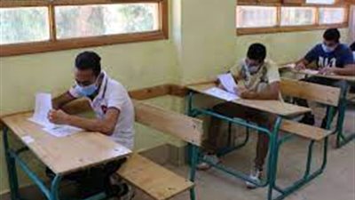 تداول أسئلة من امتحان الإنجليزي على صفحات الغش.. والتعليم تحقق 