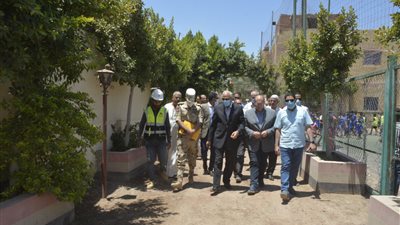 محافظ الجيزة يتابع تنفيذ مجمع الخدمات الحكومي والطبي بالشوبك الشرقي 