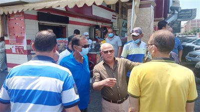 محافظ بورسعيد يؤدي صلاة الجمعة بالمسجد العباسي ويلتقى بالمواطنين (صور) 