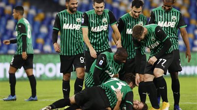 صراع بين يوفنتوس وآرسنال لضم نجم ساسولو 