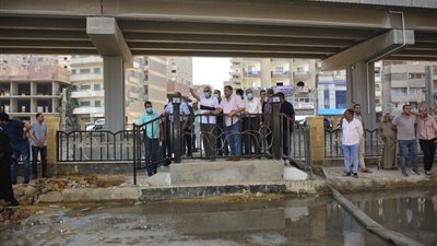 محافظ الجيزة يتفقد أعمال إصلاح كسر بخط مياه بطريق المريوطية
