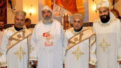 الأنبا مكسيموس يصلي القداس الإلهي بكنيسة السيدة العذراء بمدينة السلام 