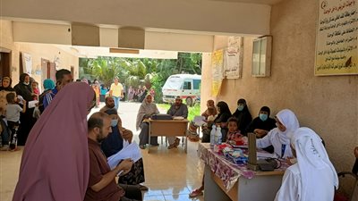 الكشف على 1300 مواطن في قافلة طبية بقصر بياض بإبشواي (صور)