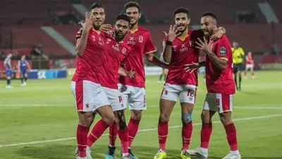 نجم الأهلي يضغط على الإدارة من أجل الاحتراف