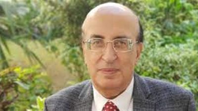 أستاذ طب نفسي يكشف علاج حالات الفصام (فيديو)