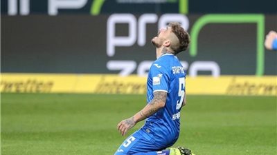 هوفنهايم يتخلص من مدافع الفريق