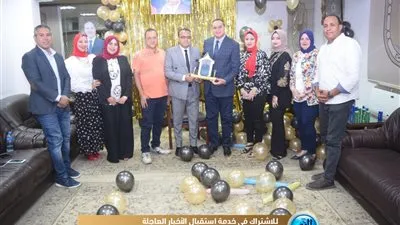 المركز الإعلامي لجامعة سوهاج يكرم رئيسها السابق لجهده المتميز 