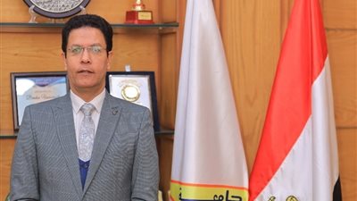 القائم بأعمال رئيس جامعة بنها يصدر عدة قرارات جديدة