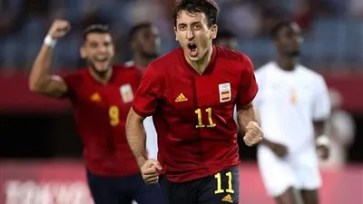 نجم منتخب إسبانيا الأوليمبي يشعل صراعا بين أتلتيكو وإشبيلية