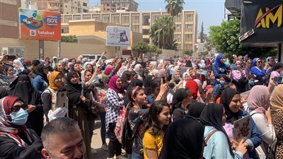 شاهد.. احتفالات بالزغاريد لطلاب الثانوية العامة في الدقهلية