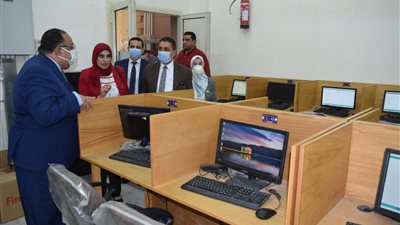 القائم بأعمال رئيس جامعة حلوان يتفقد مقر تنسيق الجامعات الأهلية   