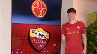 روما يعلن التعاقد مع شومورودوف حتى 2026