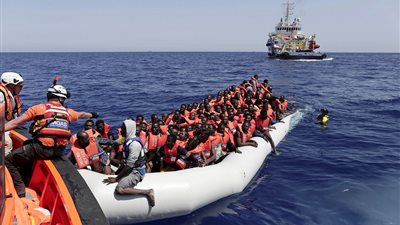 خفر السواحل التونسي ينقذ 93 مهاجراً غير شرعي