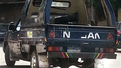 سيارة ملاكي تصدم 