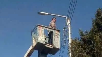 مصرع رئيس قسم الكهرباء بالمنصورة صعقا بالتيار خلال إصلاح عمود إنارة