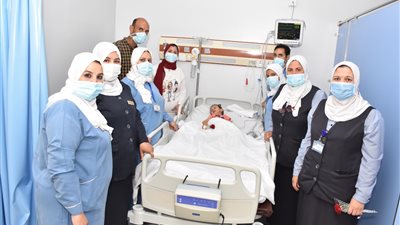 مركز جامعة عين شمس يحقن أول حالات ضمور العضلات الشوكي (صور)