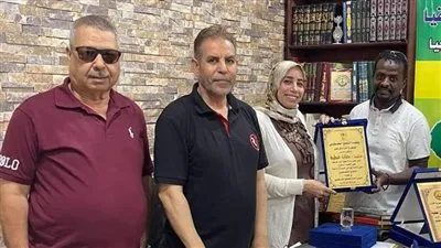 التجمع الفلسطيني يكرم مديرة 