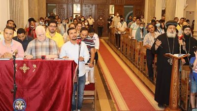 الأنبا ميخائيل يترأس التسبحة الشهرية لشباب قطاع حدائق القبة