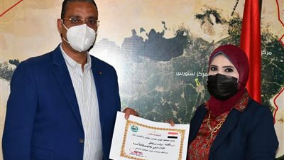 لجهودها في مكافحة كورونا.. محافظ الفيوم يكرم النائبة ميرفت عبد العظيم 