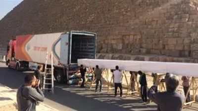 بدء عملية نقل مركب خوفو من الأهرامات إلى المتحف الكبير