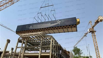 مركب خوفو تصل للمتحف الكبير.. وفريق العمل يضعها بموقع عرضها