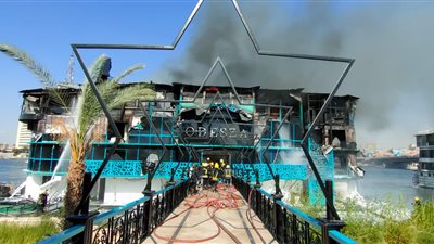 محافظ القاهرة ومدير الأمن يتفقدان موقع حريق مركب الزمالك