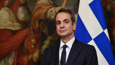 رئيس وزراء اليونان يعلق على موجة الحر واستمرار الحرائق