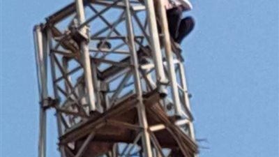 تفاصيل محاولة انتحار ثاني  شخص من أعلى برج محمول بالدقهلية