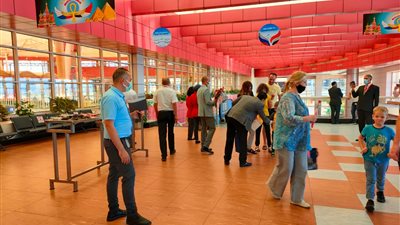 مصر للطيران تنشر صورا وفيديو لأولى رحلاتها السياحة من موسكو لشرم الشيخ