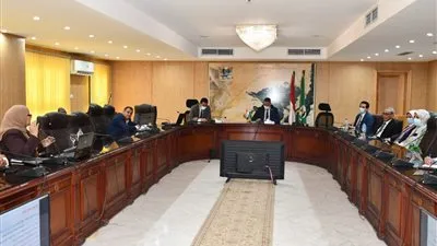 محافظ الفيوم يتابع آليات إعادة التوازن البيئي لبحيرة قارون (صور)